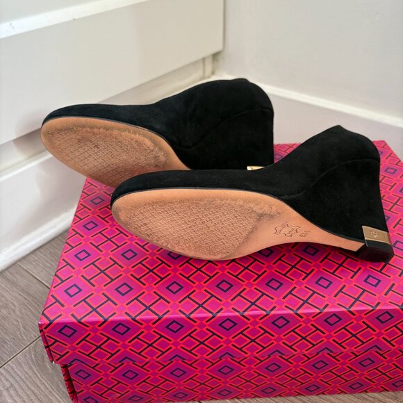 Tory Burch Black Suede Astoria Wedge - Picture 13 of 14